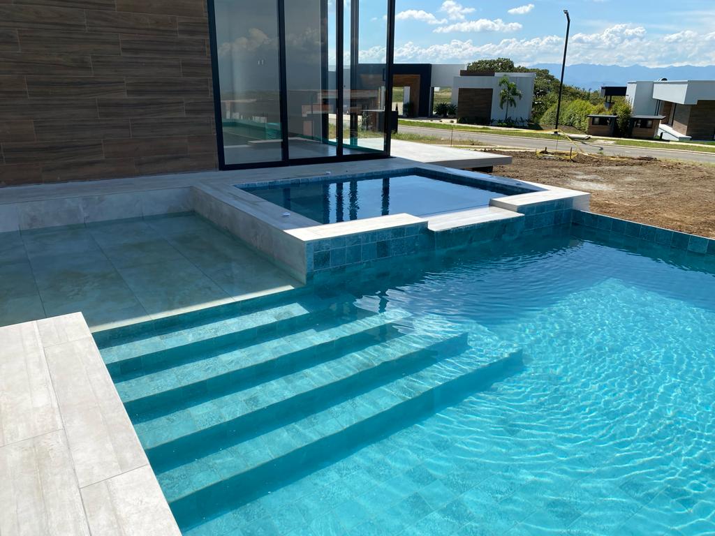 Emunah jacuzzi